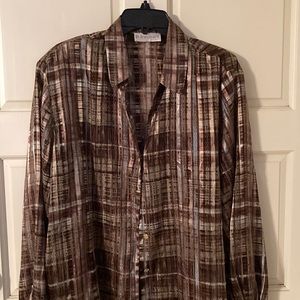 Beautiful Women's long sleeve button down blouse 2X 👀